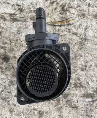Volkswagen Touran I Mass air flow meter