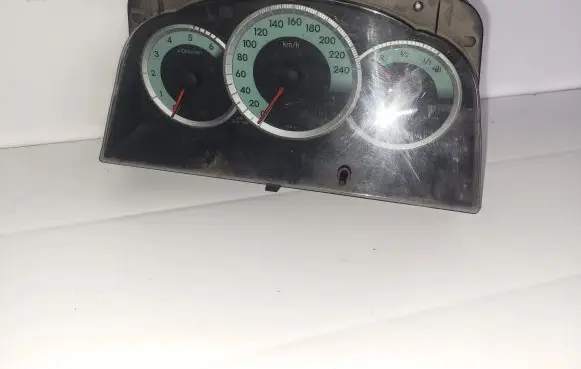 Toyota Corolla Verso AR10 Speedometer (instrument cluster)