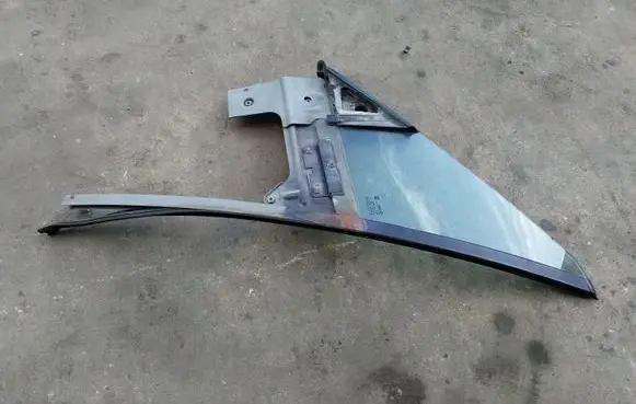 Opel Astra F Front triangle window/glass 