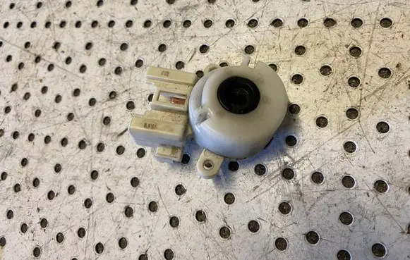 Toyota Hilux (N140, N150, N160, N170) Ignition lock contact 