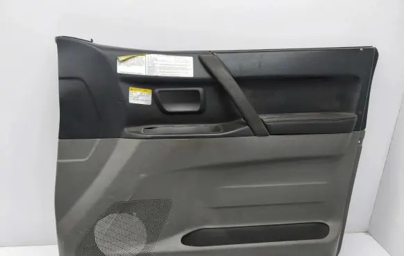 Mitsubishi Pajero Front door card panel trim 391072