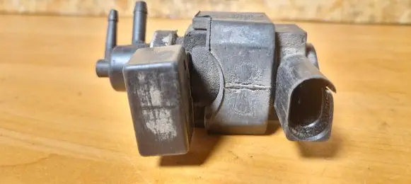 Audi A4 S4 B6 8E 8H Turbo solenoid valve 059906629