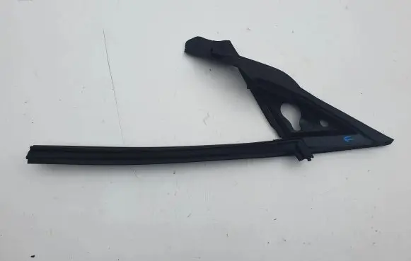 BMW 4 F36 Gran coupe Rubber seal front door window/glass 7310194
