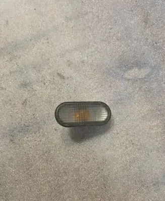 Volkswagen PASSAT B5 Front fender indicator light