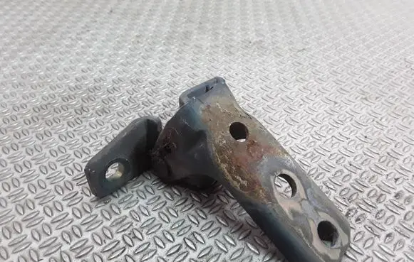 Mitsubishi Pajero Front door upper hinge