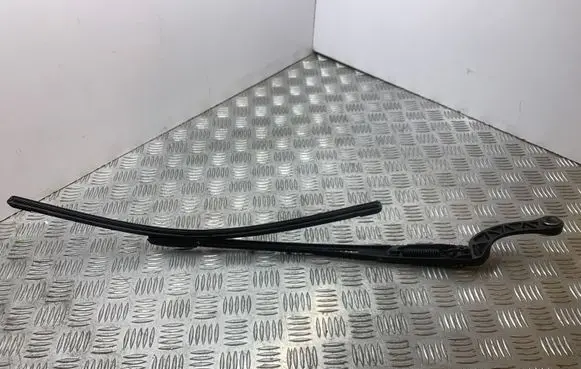 Volkswagen PASSAT B6 Front wiper blade arm