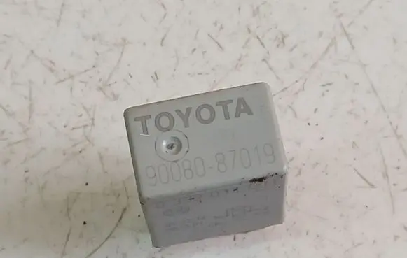 Toyota Corolla E120 E130 Other relay 9008087019