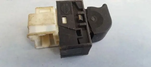 Nissan Almera Electric window control switch