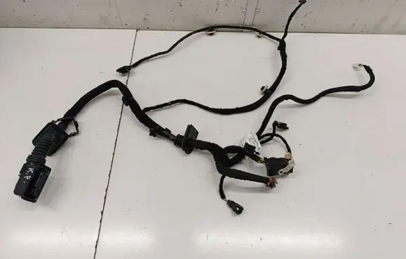 Opel Astra L Front door wiring loom 9847102280