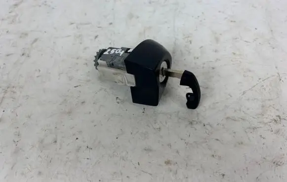 BMW 3 GT F34 Front door lock (next to the handle) 