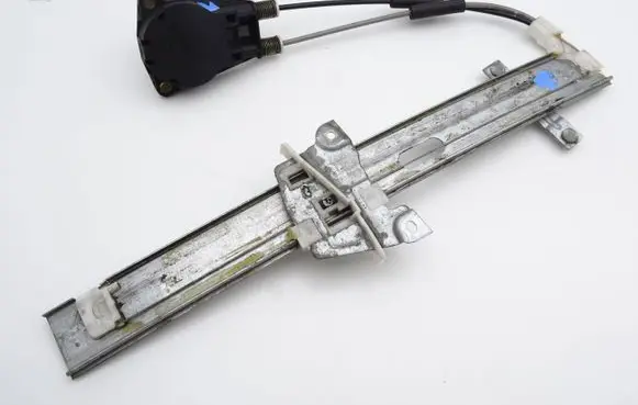 Mazda 626 Rear door manual window regulator