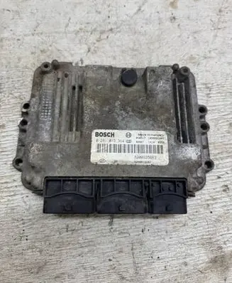 Renault Trafic II (X83) Engine control unit/module 8200833387 8200635663 0281013364