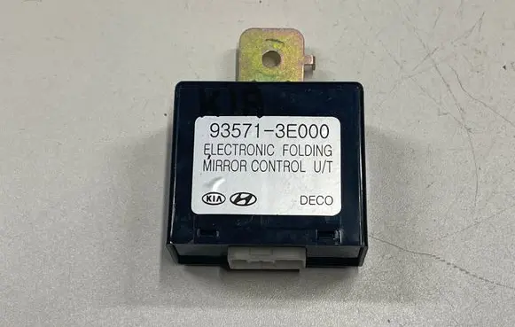 KIA Sorento Wing mirror control module 935713E000