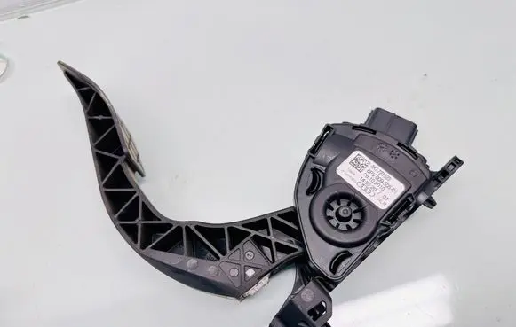 Audi A4 S4 B8 8K Accelerator throttle pedal 8K1723523 28102010 6PV00950501