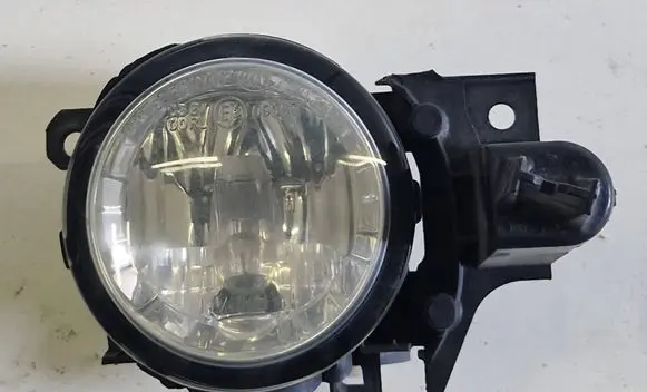 Nissan Leaf II (ZE1) Front fog light 89209182