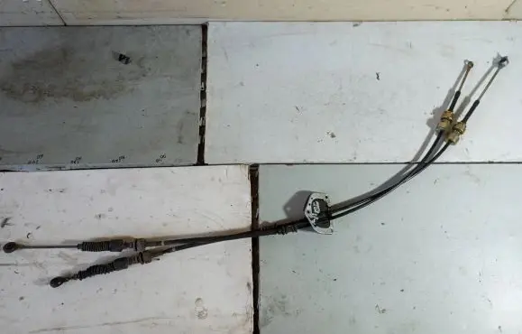 Toyota Avensis Verso Gear shift cable linkage