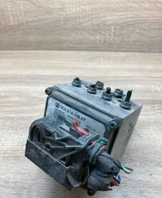Volkswagen PASSAT B6 ABS Pump 3C0614109AF Used
