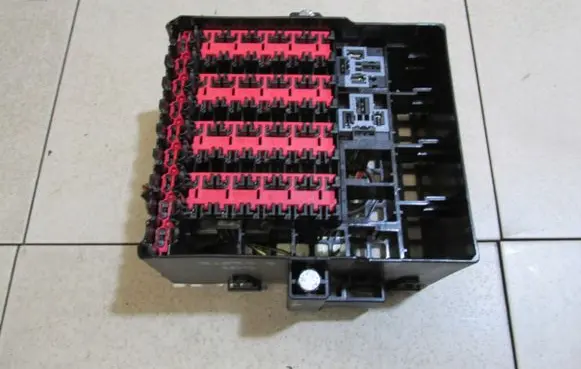 Ford Fiesta Relay mounting block 