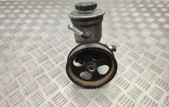 Toyota Avensis T250 Power steering pump