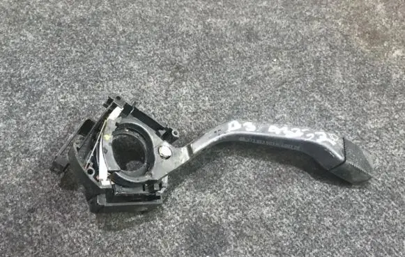 Volkswagen PASSAT B3 Wiper control stalk 37026