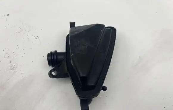 Mercedes-Benz E W212 Intake resonator A6421400087