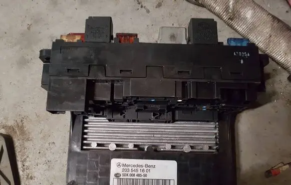 Mercedes-Benz C W203 Fuse box set 5DK008485-05