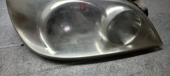 KIA Carnival Front reflector 