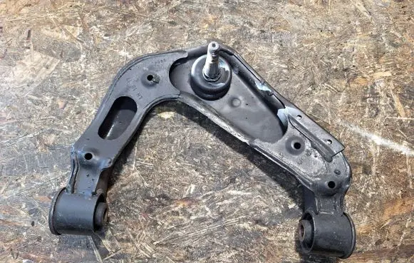 Nissan Navara D40 Front upper control arm/wishbone 