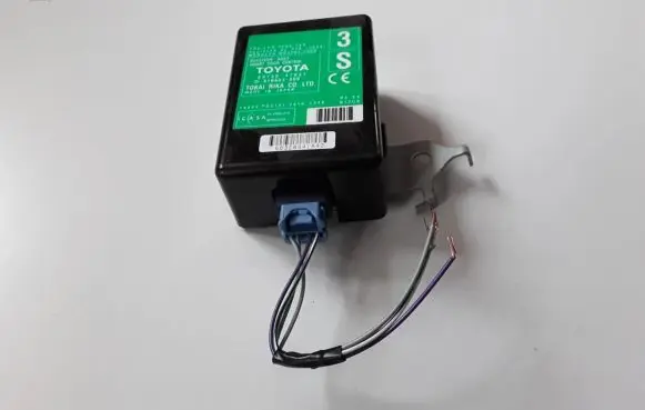 Toyota Prius+ (ZVW40) Door central lock control unit/module 8974047031