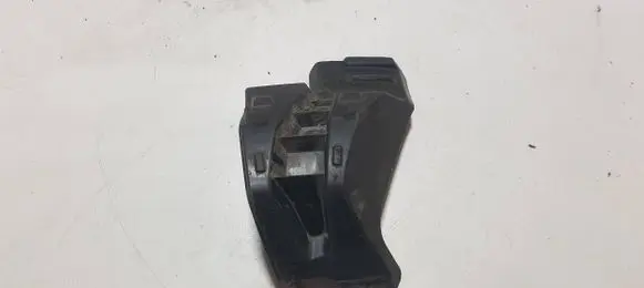 Front bumper mounting bracket