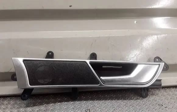 Audi A6 S6 C6 4F Front door interior handle 4F0837020B