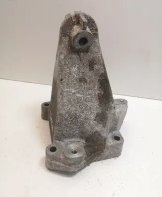 Mercedes-Benz C W204 Engine mounting bracket A2712230904
