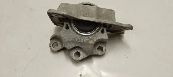 Volvo XC90 Engine mount bracket 31339949