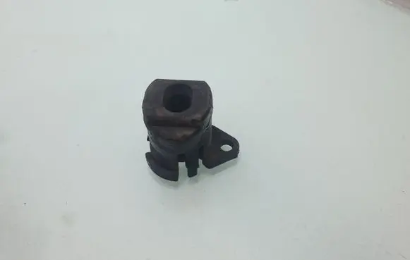 Volvo V50 Radiator mount bracket 