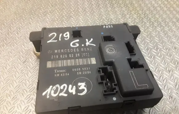 Mercedes-Benz CLS C219 Door control unit/module 2198200226 A2198200226