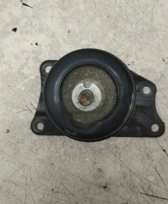 Engine mount bracket