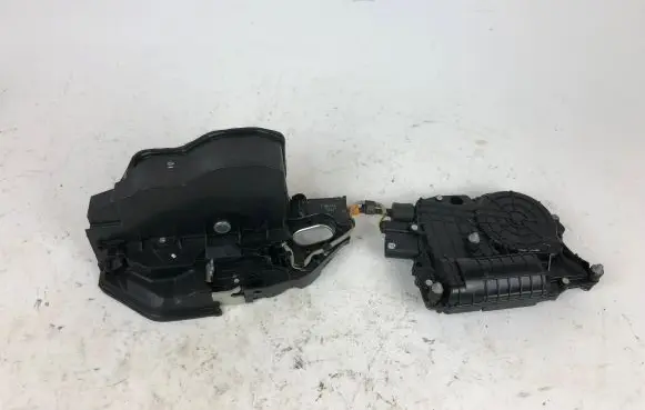 BMW X6 E71 Rear door soft close latching motor 7167588 A0537012