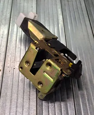 Mitsubishi Space Star Front door lock