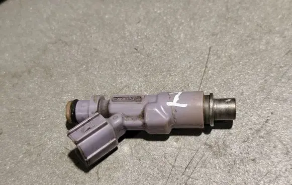 Lexus IS 200-300 Fuel injector 2325070120