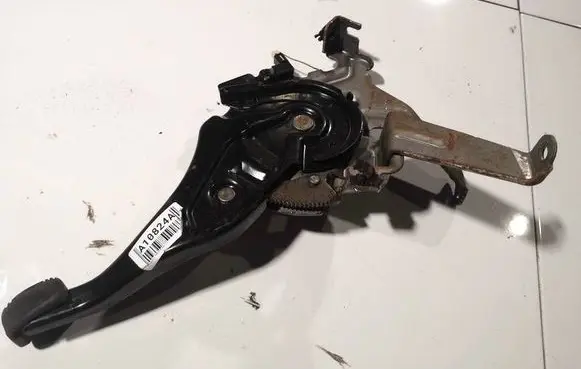 Mitsubishi Endeavor Brake pedal 