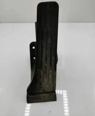 Mercedes-Benz GLK (X204) Accelerator throttle pedal A2043000304 060409 0267