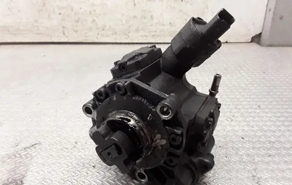 Volvo V50 Fuel injection high pressure pump 9654615580 5WS40163