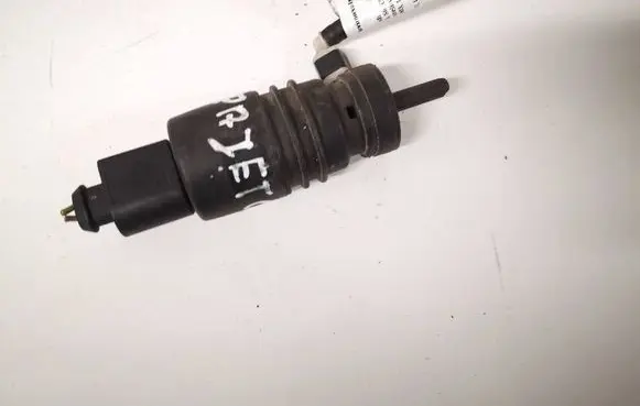 Audi A4 S4 B5 8D Windscreen/windshield washer pump 1J5955651