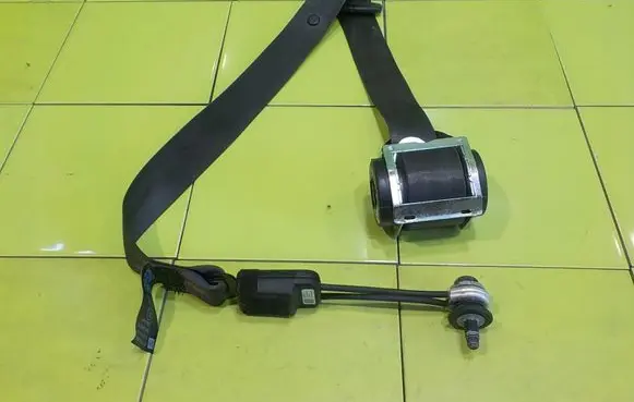 Opel Corsa E Front seatbelt F390330224 BEZPIECZENSTWA