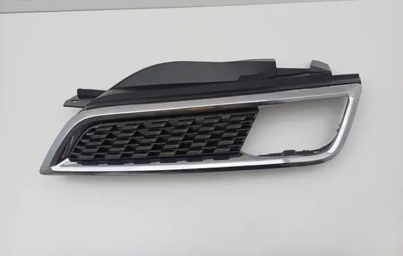 Nissan Micra Front bumper upper radiator grill 62332BG00A