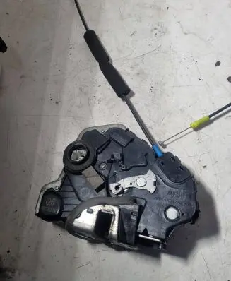 Lexus IS 220D-250-350 Front door lock