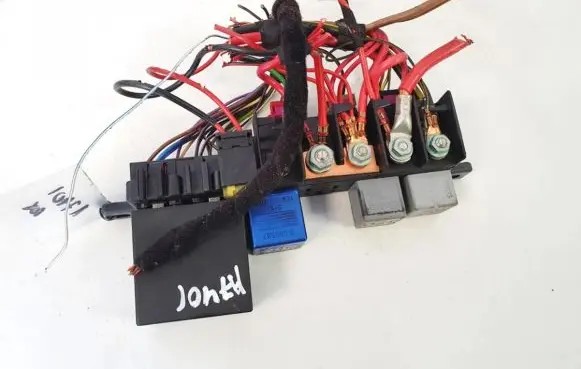 Volkswagen PASSAT B5.5 Fuse box set 8l0941822a
