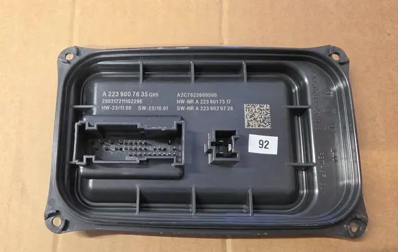 Mercedes-Benz S W223 Voltage converter/converter module A2239007635