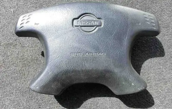 Nissan Maxima A34 Steering wheel airbag