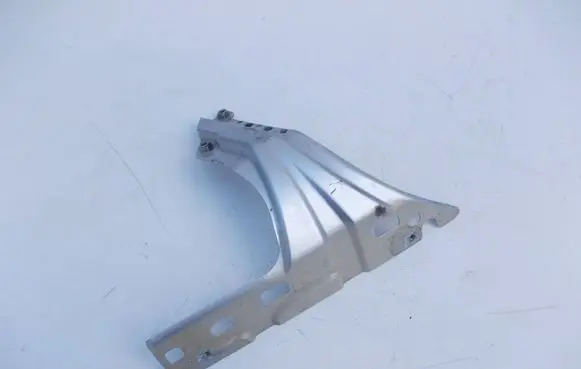 Volkswagen Touran I Fender mounting bracket 1T0821136